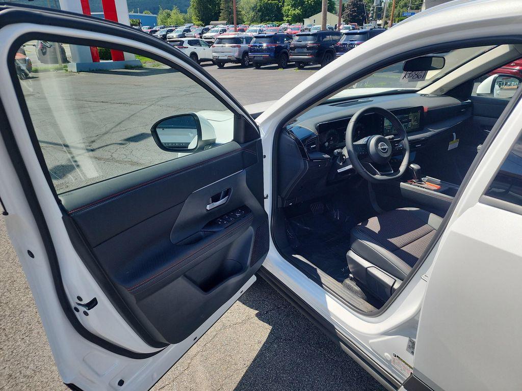 new 2025 Nissan Kicks car, priced at $29,535