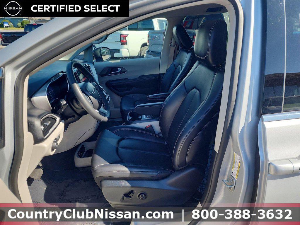 used 2024 Chrysler Pacifica car, priced at $24,319