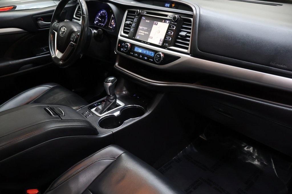 used 2019 Toyota Highlander car, priced at $22,495