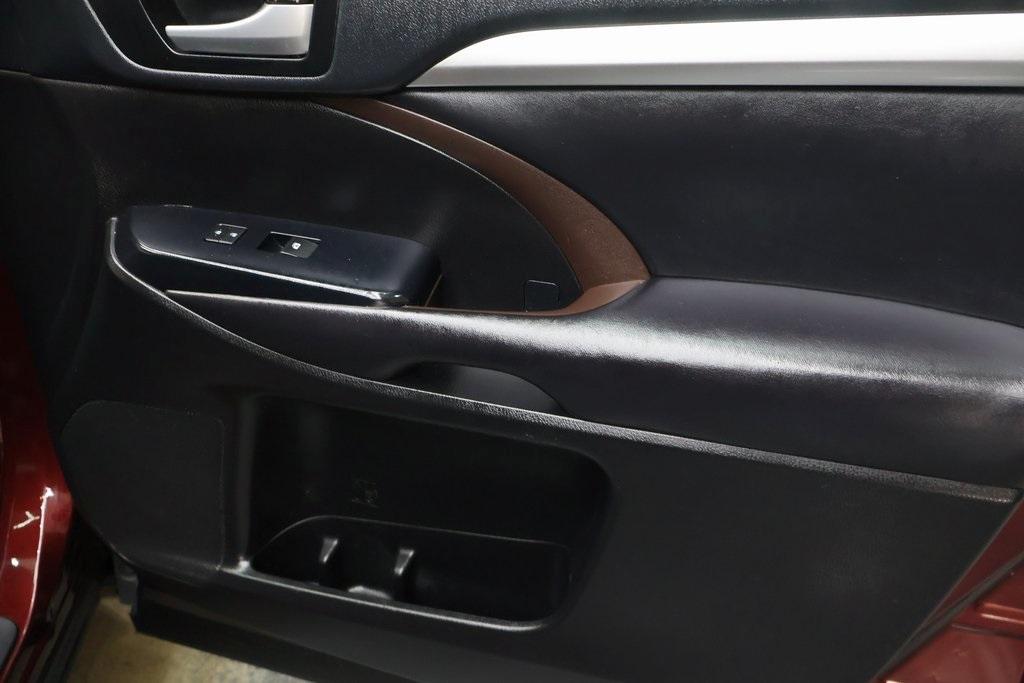 used 2019 Toyota Highlander car, priced at $22,495