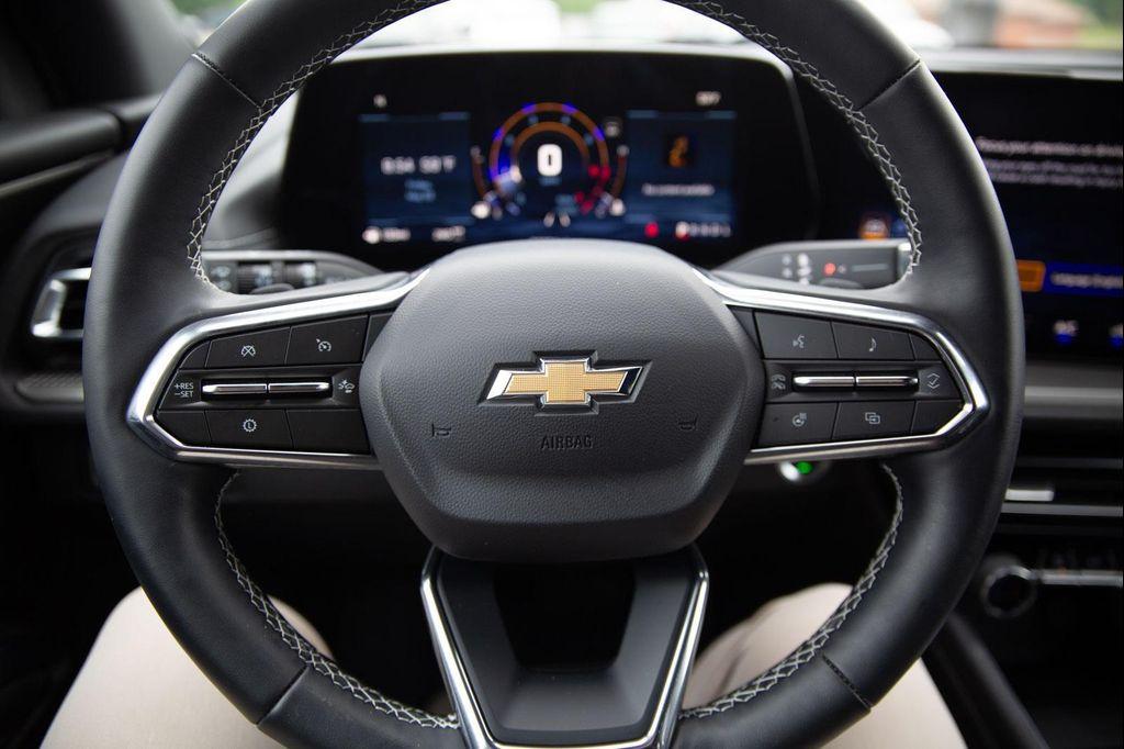 used 2025 Chevrolet Traverse car, priced at $38,500
