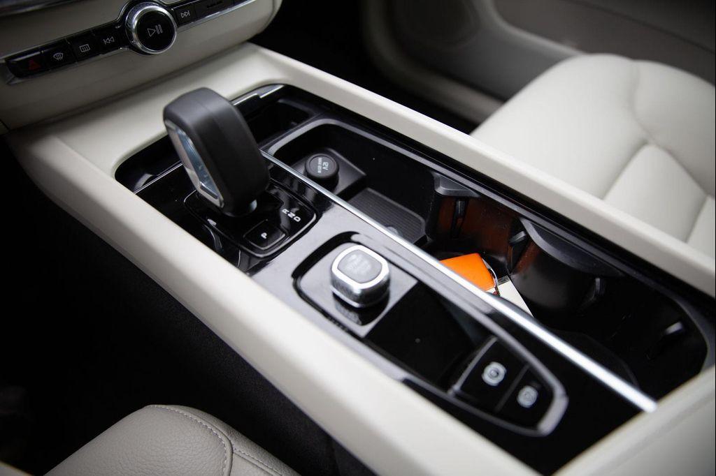 used 2024 Volvo XC60 Recharge Plug-In Hybrid car, priced at $47,500