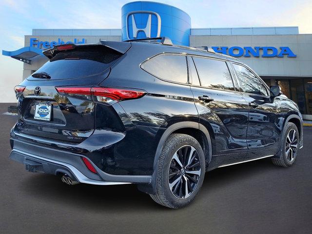 used 2022 Toyota Highlander car, priced at $34,422