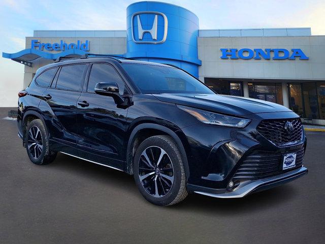 used 2022 Toyota Highlander car, priced at $34,422