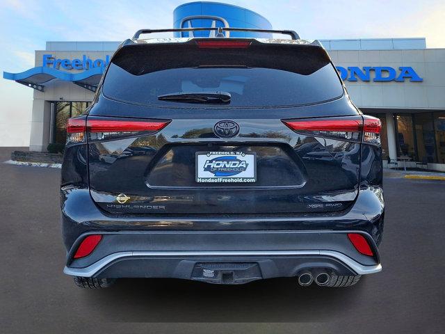 used 2022 Toyota Highlander car, priced at $34,422