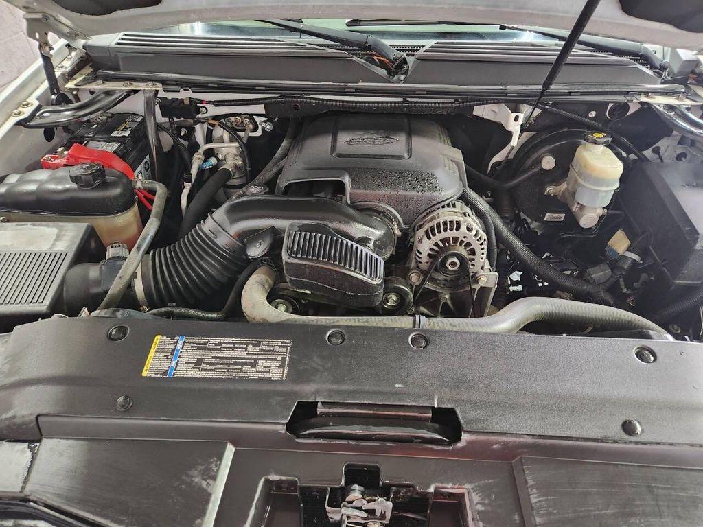 used 2009 Chevrolet Avalanche car, priced at $12,900