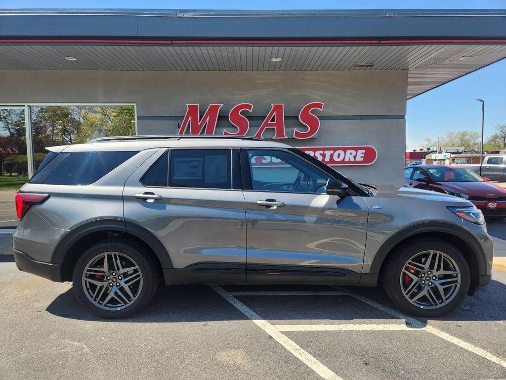 used 2025 Ford Explorer car, priced at $40,900