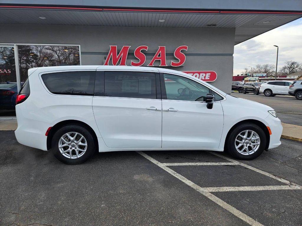 used 2024 Chrysler Pacifica car, priced at $29,900