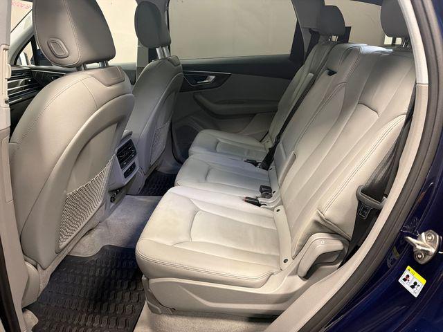 Audi Q7 view 26