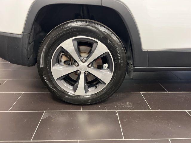 used 2019 Jeep Cherokee car, priced at $15,168