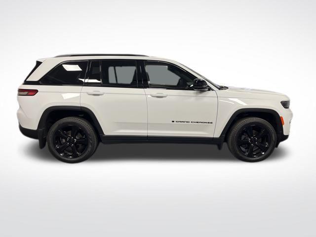 used 2025 Jeep Grand Cherokee car, priced at $39,720