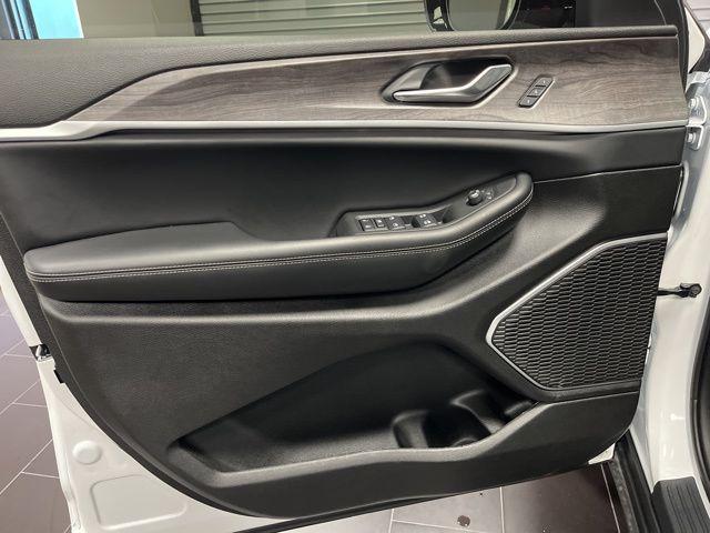 used 2025 Jeep Grand Cherokee car, priced at $39,720