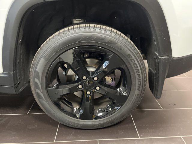 used 2025 Jeep Grand Cherokee car, priced at $39,720