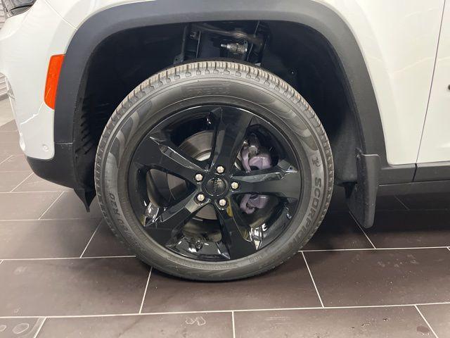 used 2025 Jeep Grand Cherokee car, priced at $39,720