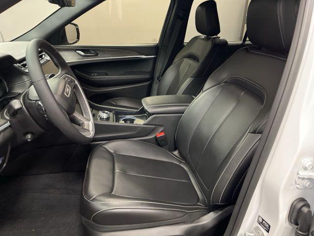 used 2025 Jeep Grand Cherokee car, priced at $39,720