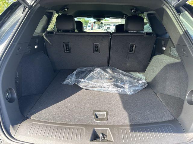 new 2025 Cadillac XT5 car, priced at $43,589