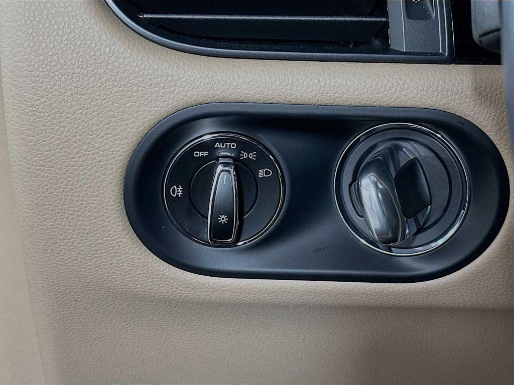 used 2025 Porsche Macan car, priced at $70,900