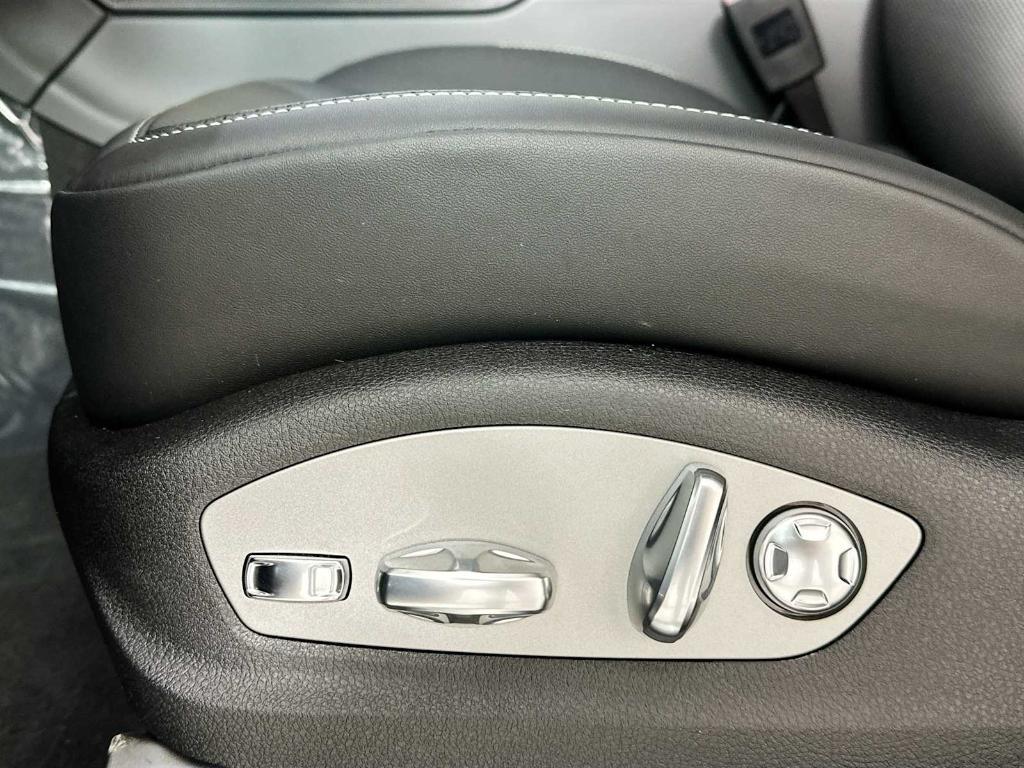 new 2025 Porsche Macan car, priced at $97,515