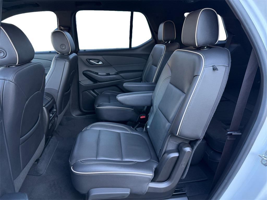 used 2022 Chevrolet Traverse car, priced at $33,106