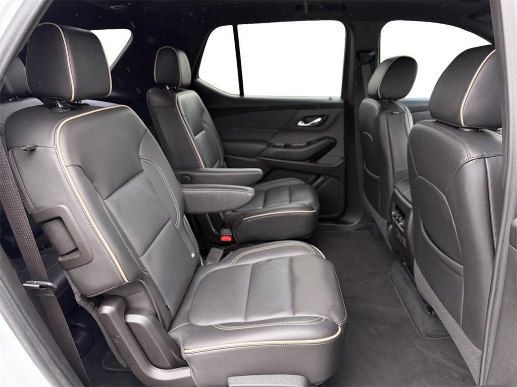 used 2022 Chevrolet Traverse car, priced at $33,106