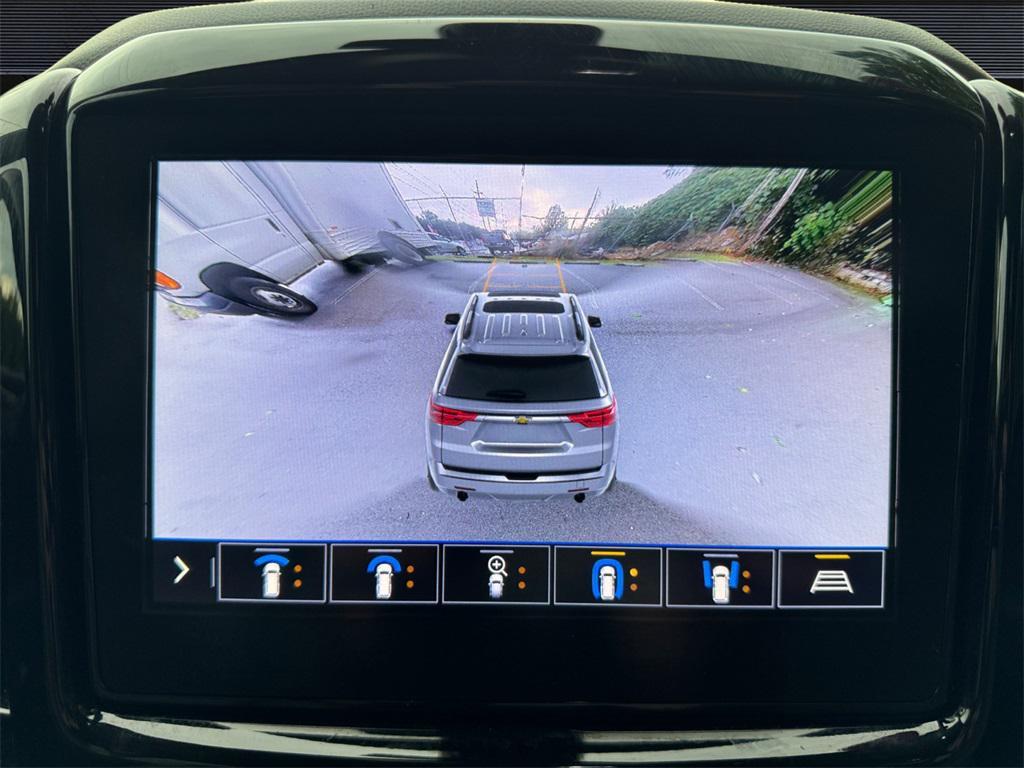 used 2021 Chevrolet Traverse car, priced at $18,682