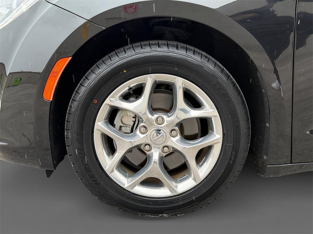 used 2020 Chrysler Pacifica car, priced at $21,273