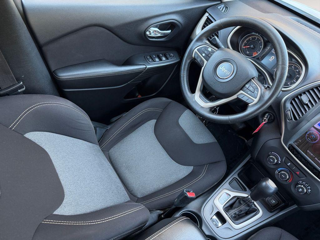 used 2015 Jeep Cherokee car, priced at $4,495