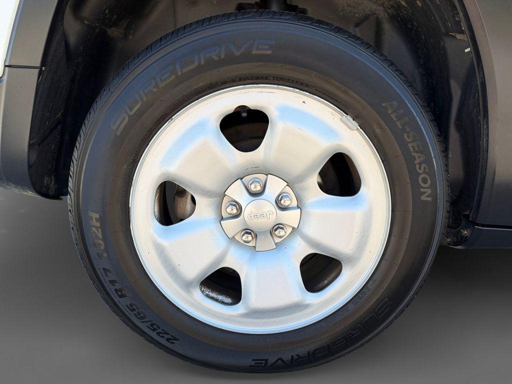 used 2015 Jeep Cherokee car, priced at $4,495