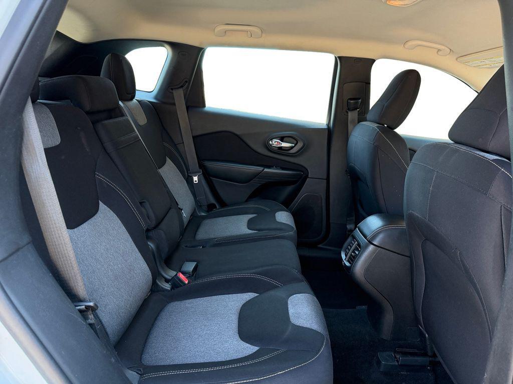 used 2015 Jeep Cherokee car, priced at $4,495