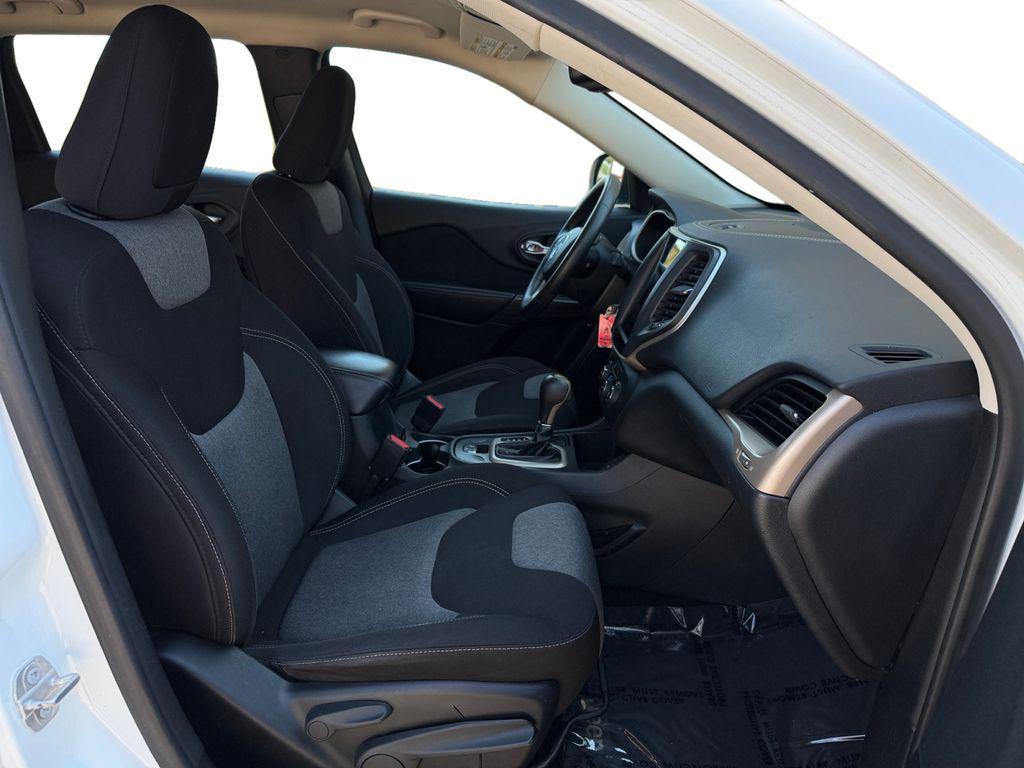 used 2015 Jeep Cherokee car, priced at $4,495