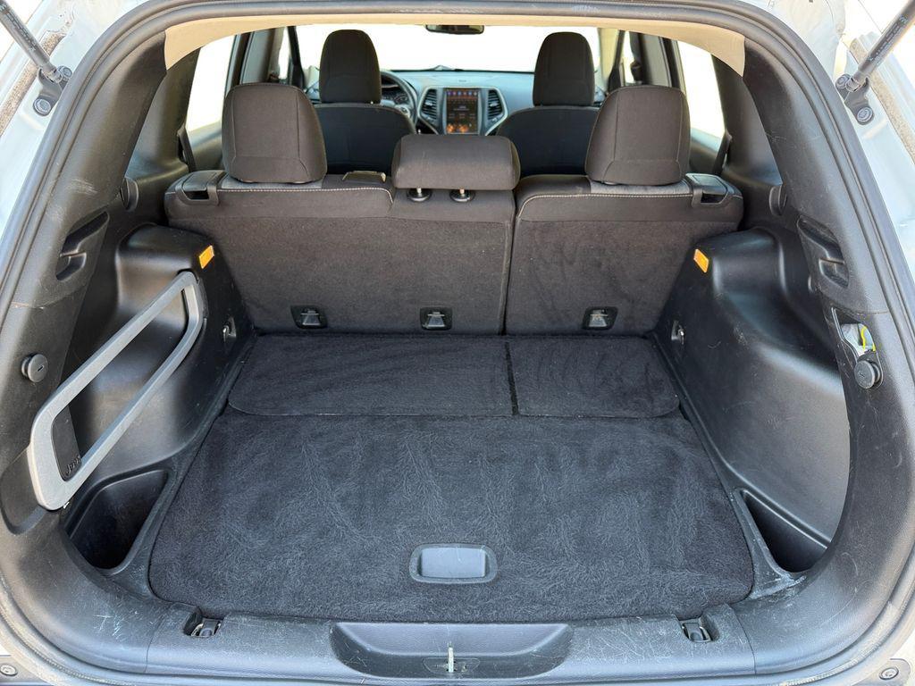 used 2015 Jeep Cherokee car, priced at $4,495