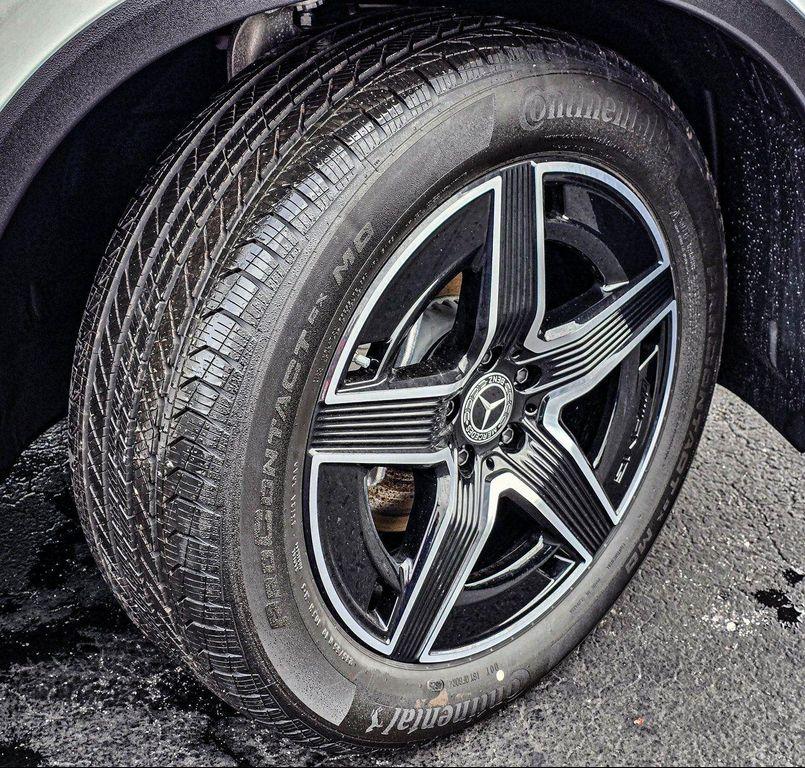 new 2026 Mercedes-Benz GLC 300 car, priced at $59,470