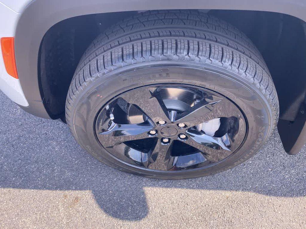 new 2025 Jeep Grand Cherokee car, priced at $51,695