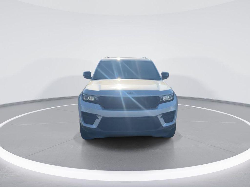 new 2025 Jeep Grand Cherokee car, priced at $48,549