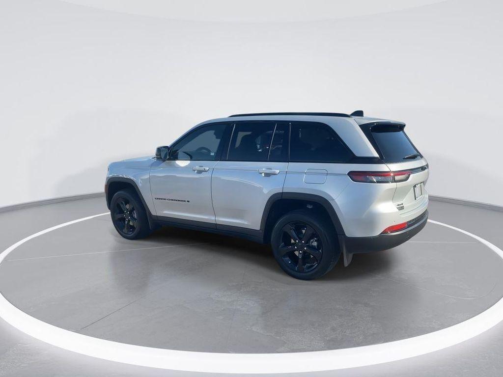 new 2025 Jeep Grand Cherokee car, priced at $47,961