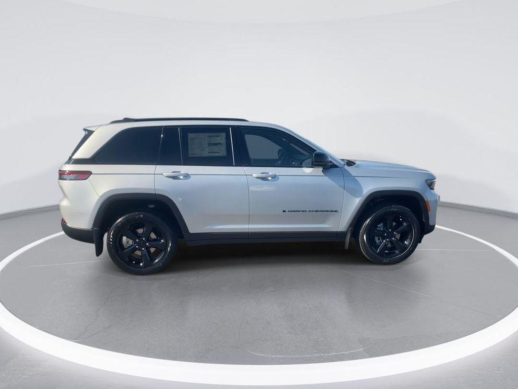 new 2025 Jeep Grand Cherokee car, priced at $47,961