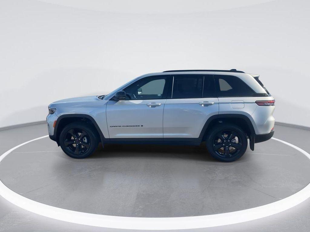 new 2025 Jeep Grand Cherokee car, priced at $47,961
