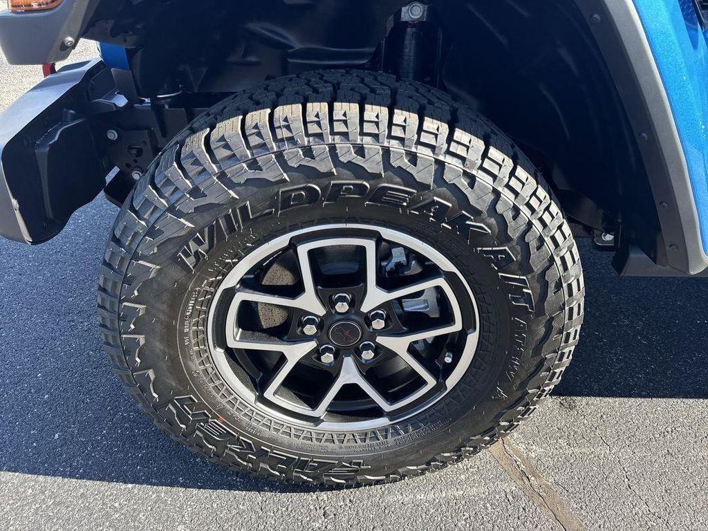 new 2025 Jeep Gladiator car, priced at $61,362