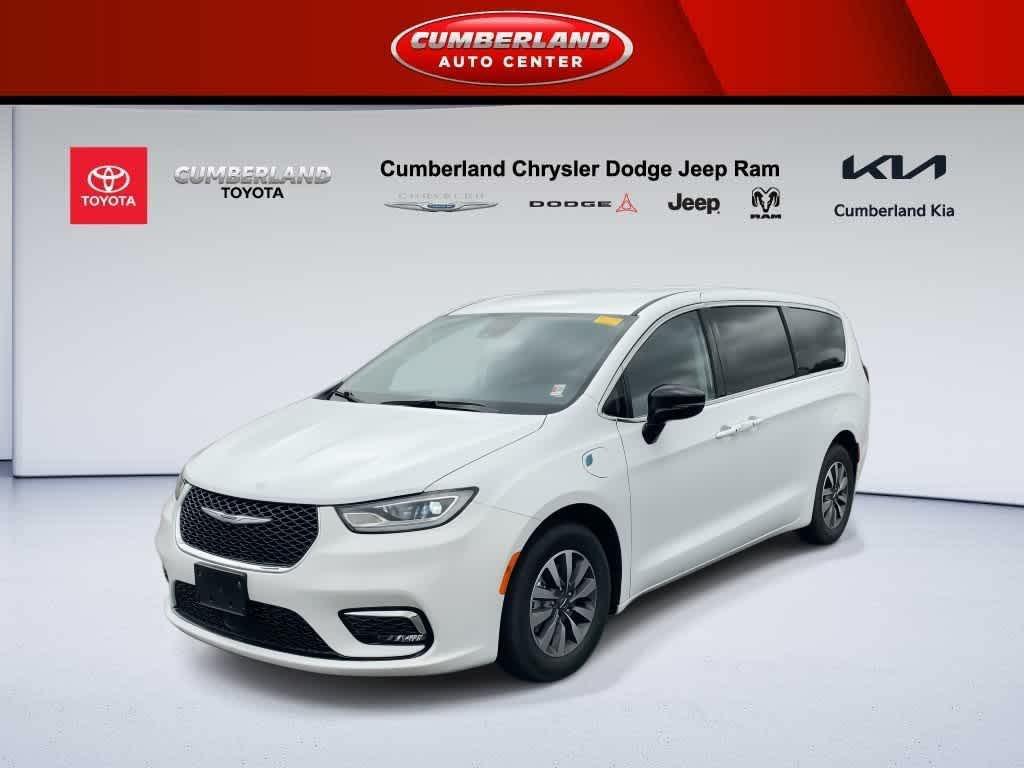 used 2024 Chrysler Pacifica Hybrid car, priced at $27,618