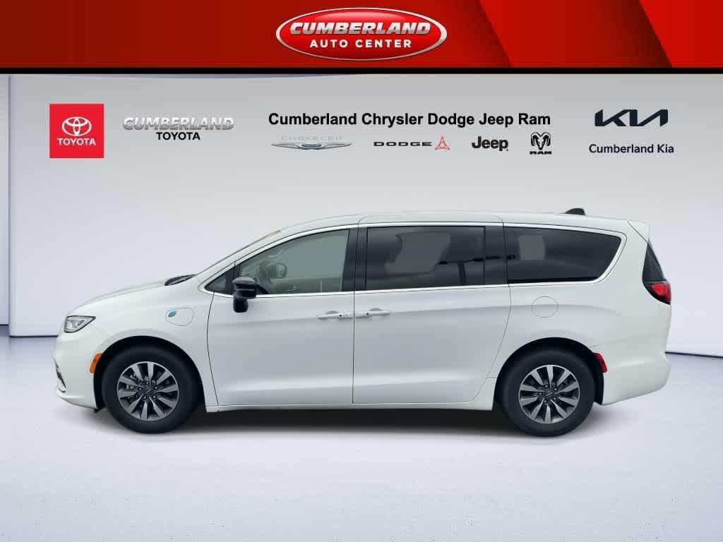 used 2024 Chrysler Pacifica Hybrid car, priced at $27,618
