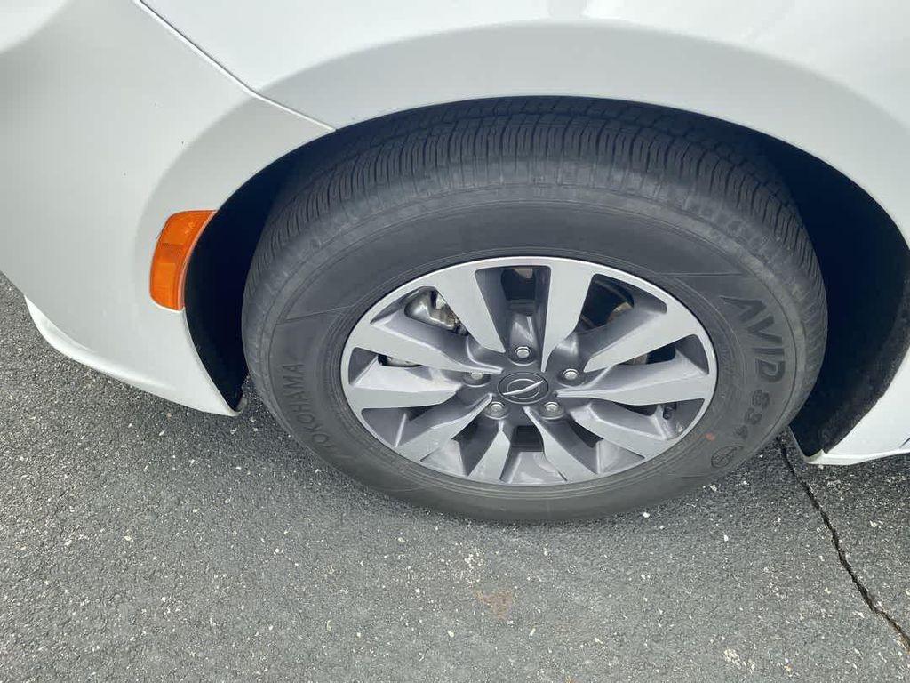 used 2024 Chrysler Pacifica Hybrid car, priced at $27,618