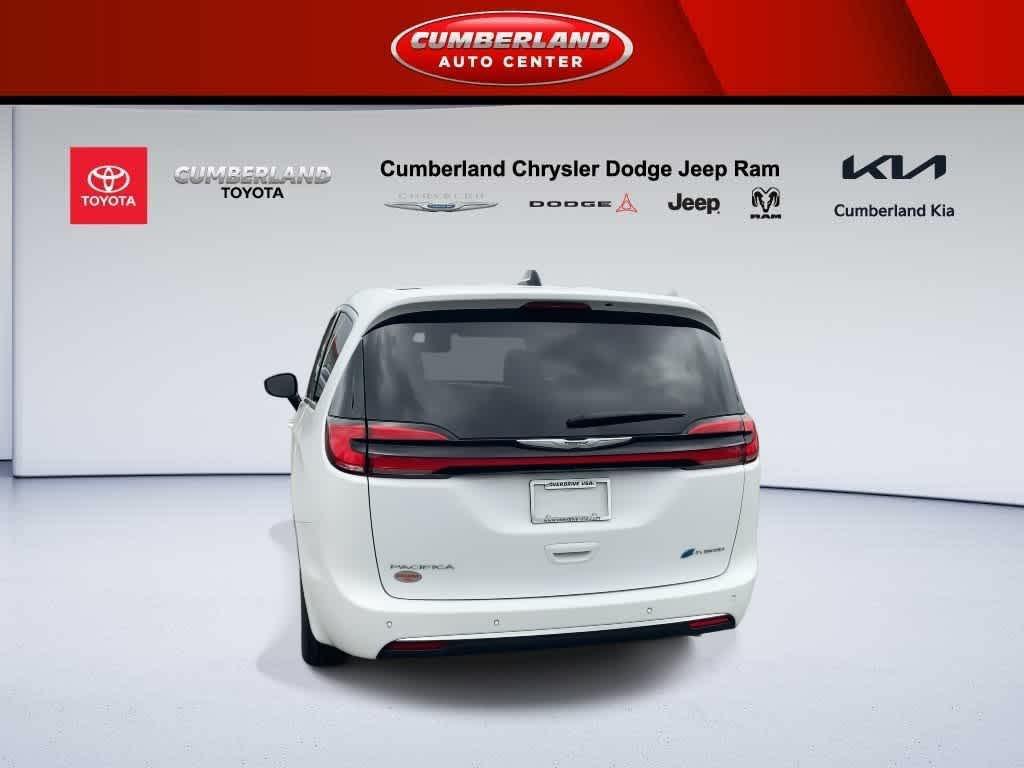 used 2024 Chrysler Pacifica Hybrid car, priced at $27,618