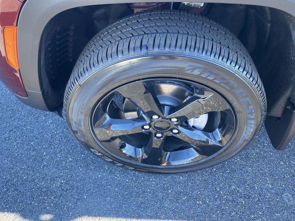 new 2025 Jeep Grand Cherokee car, priced at $45,211