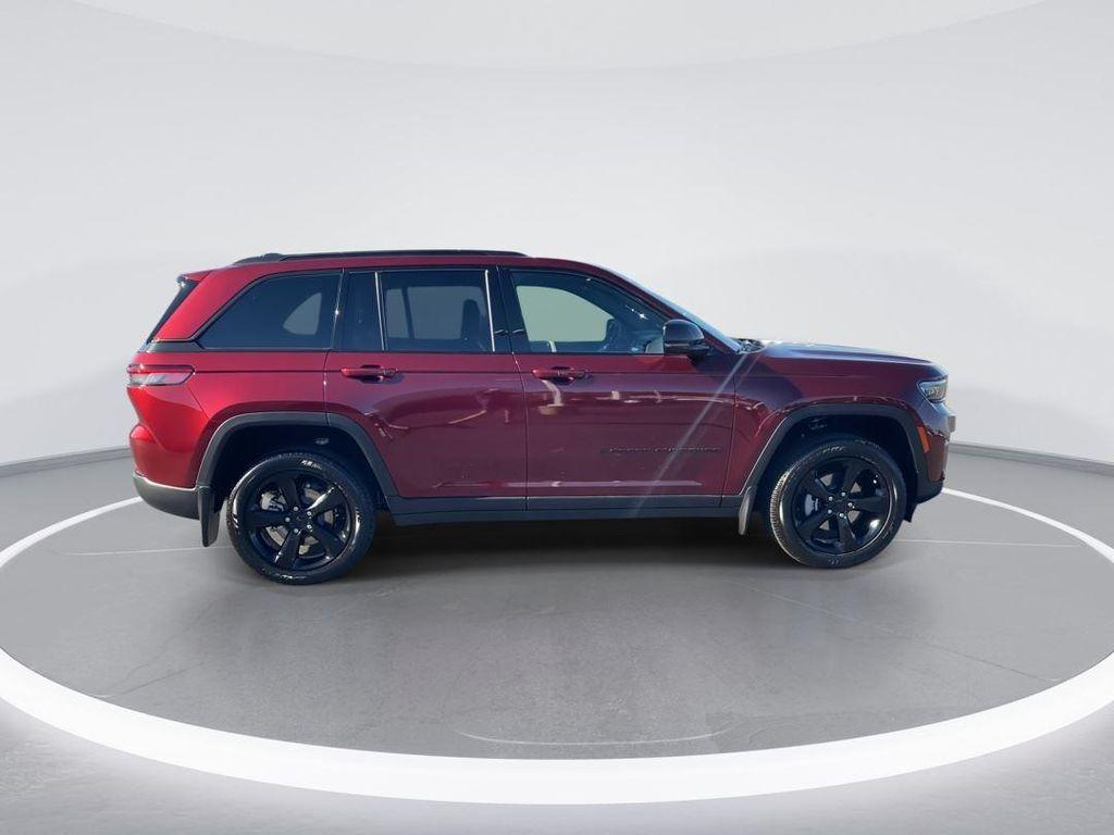 new 2025 Jeep Grand Cherokee car, priced at $45,211