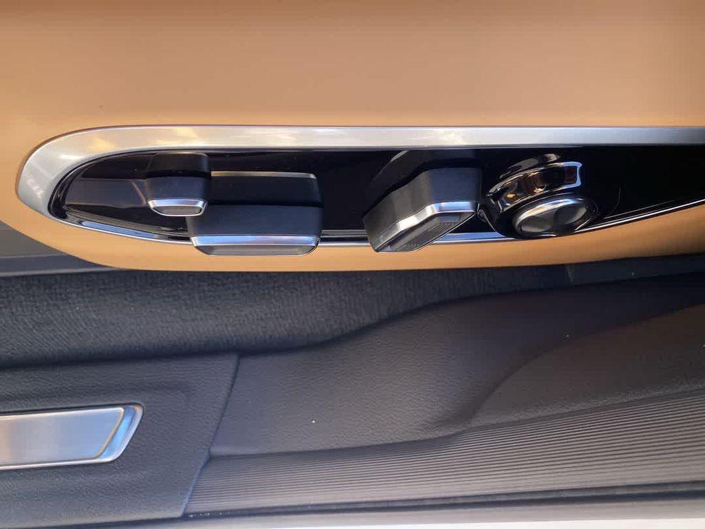 new 2025 Jeep Grand Cherokee L car, priced at $68,976