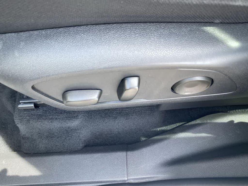 used 2024 Chevrolet Traverse car, priced at $33,297