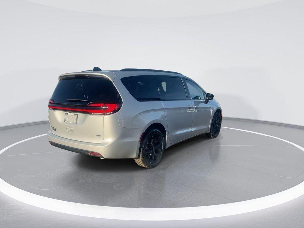new 2026 Chrysler Pacifica car, priced at $52,333