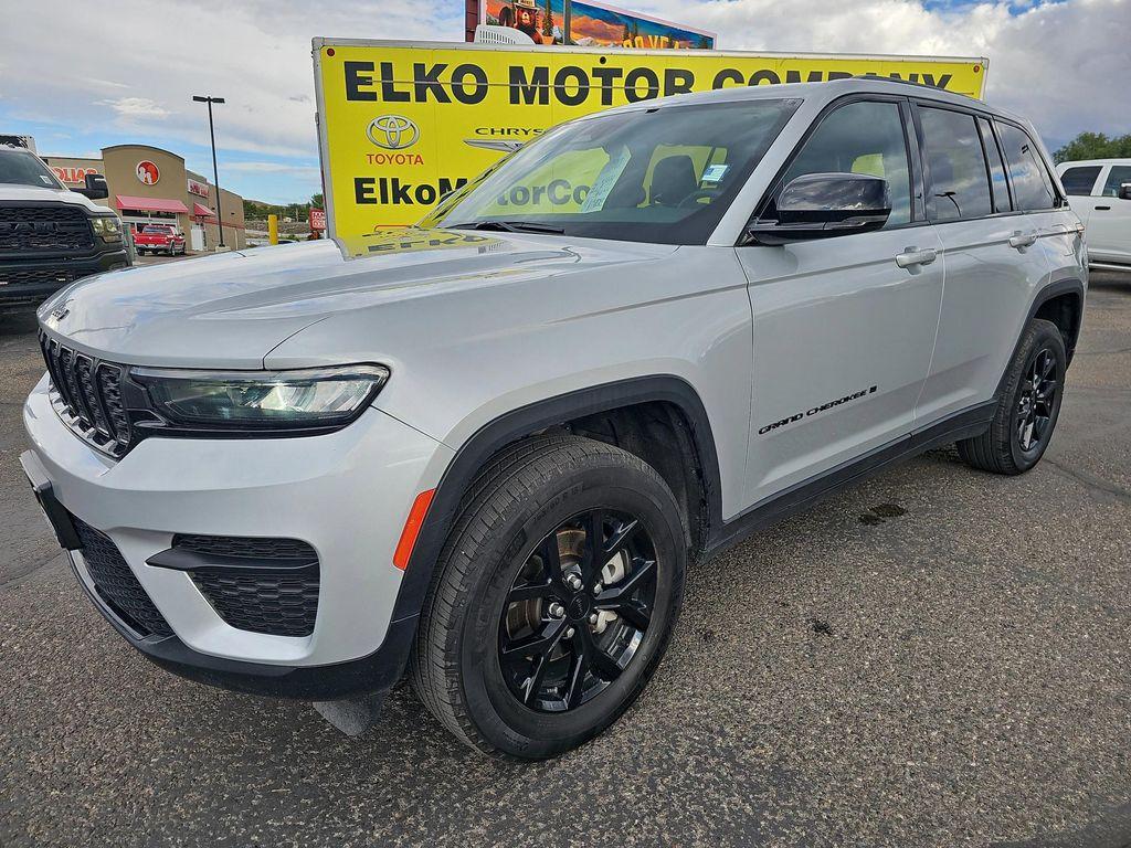 used 2024 Jeep Grand Cherokee car, priced at $30,996