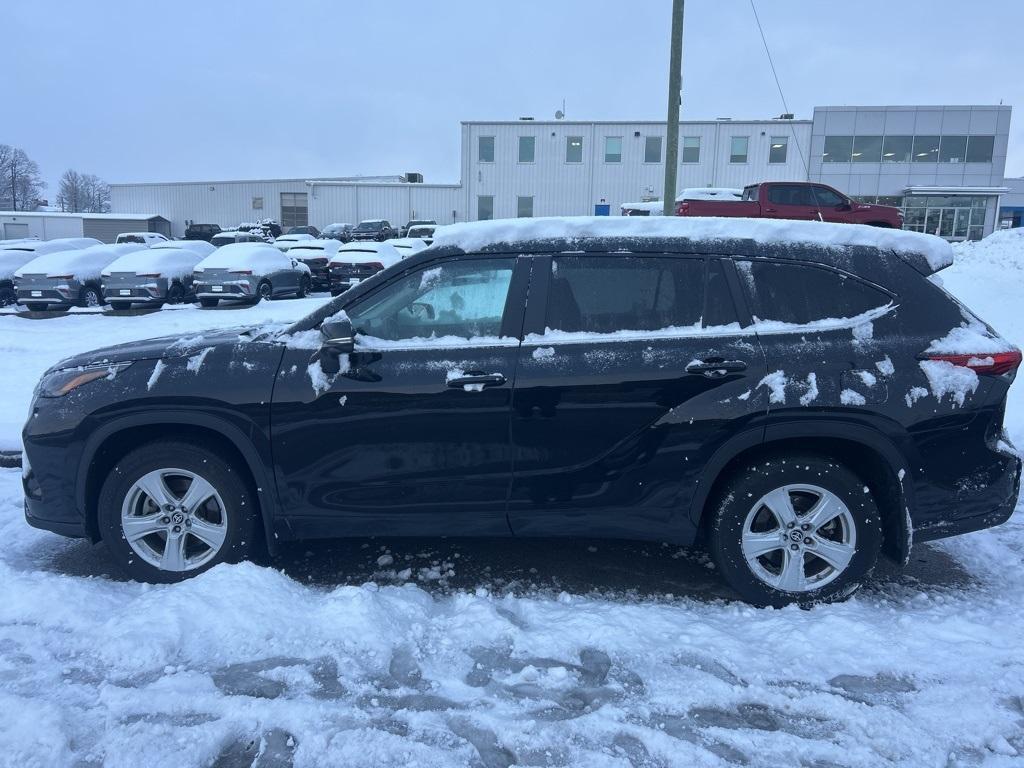 used 2023 Toyota Highlander car