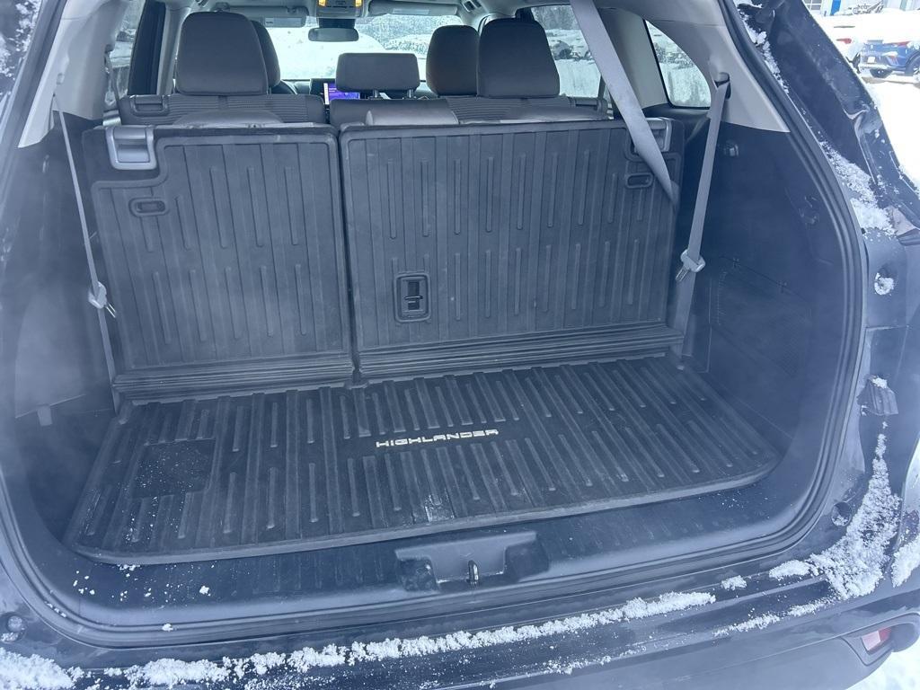 used 2023 Toyota Highlander car